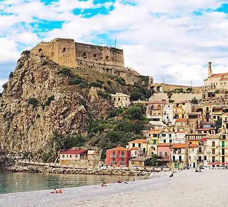 Seafront Gasthof Scilla